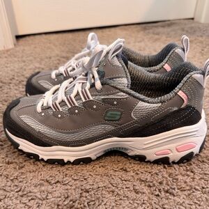 Sketchers D’Lites - Size 5